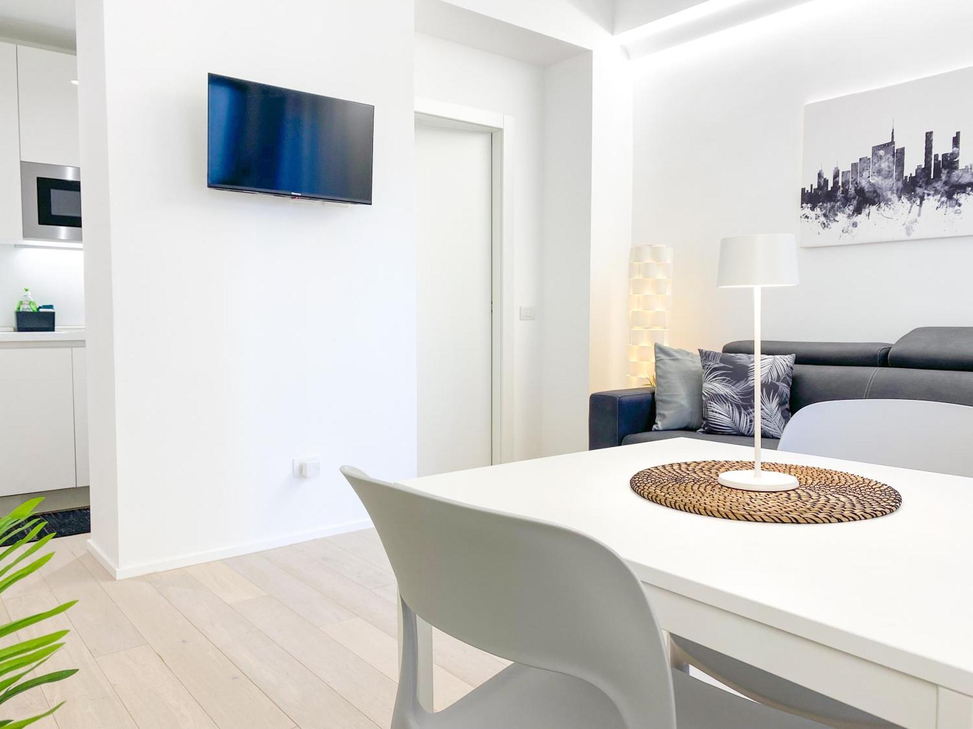 Cardano - 5 Min From Station Apartment